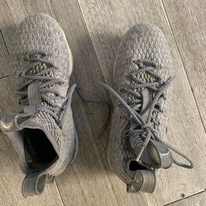 Nike Lebron James basketball shoes girls size 6 US 5.5 EU